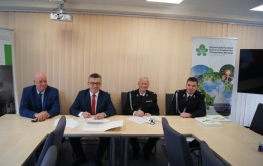 Kolejne wręczenie umów