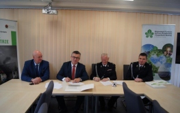 Kolejne wręczenie umów