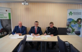 Kolejne wręczenie umów