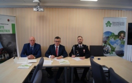 Kolejne wręczenie umów