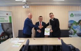 Kolejne wręczenie umów