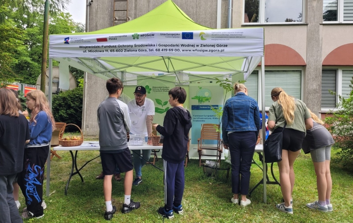 Edukacyjna zabawa w Zielonej Górze – Pracownicy WFOŚiGW na "Dniu Dziecka z Radiem Zachód"